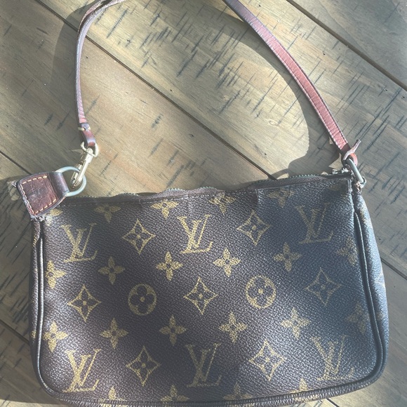 Louis Vuitton POCHETTE ACCESSOIRES - Picture 5 of 8